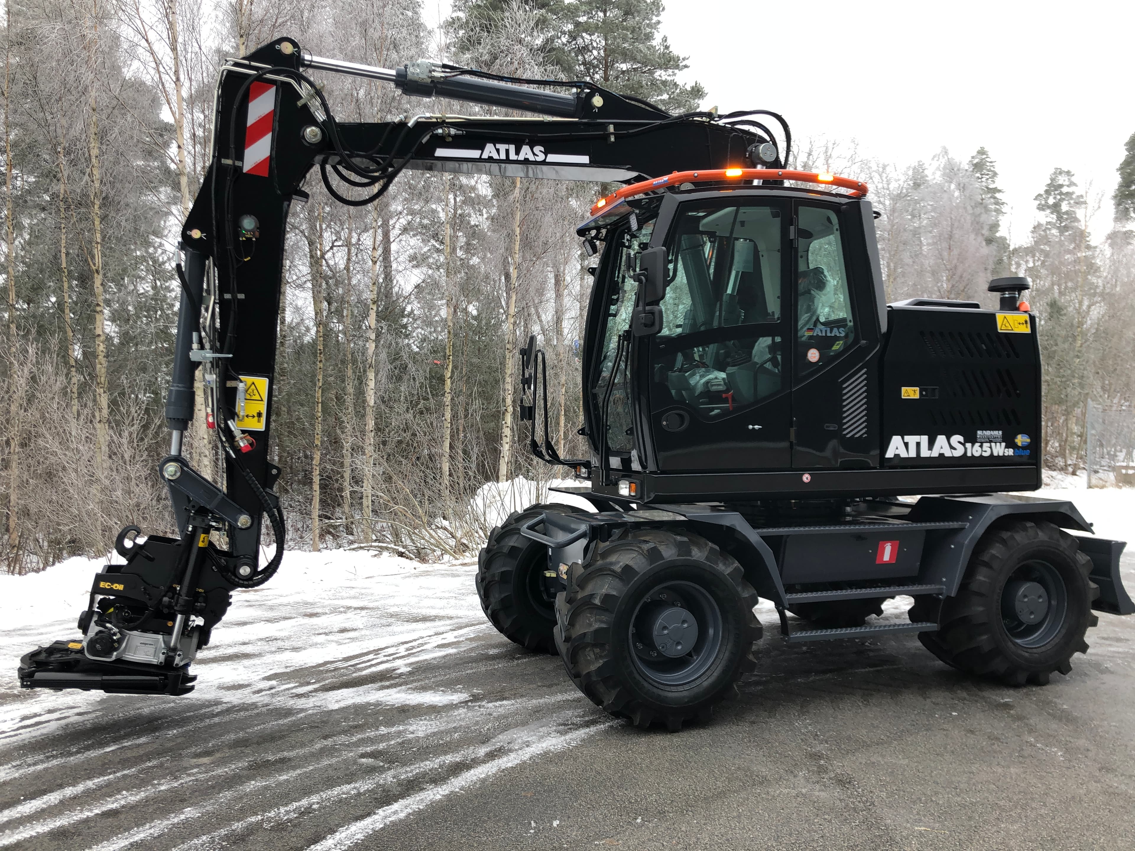 Atlas, In the field 2