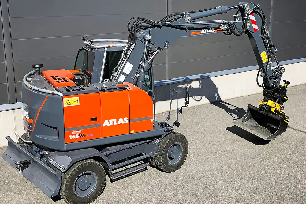 Atlas, In the field 6