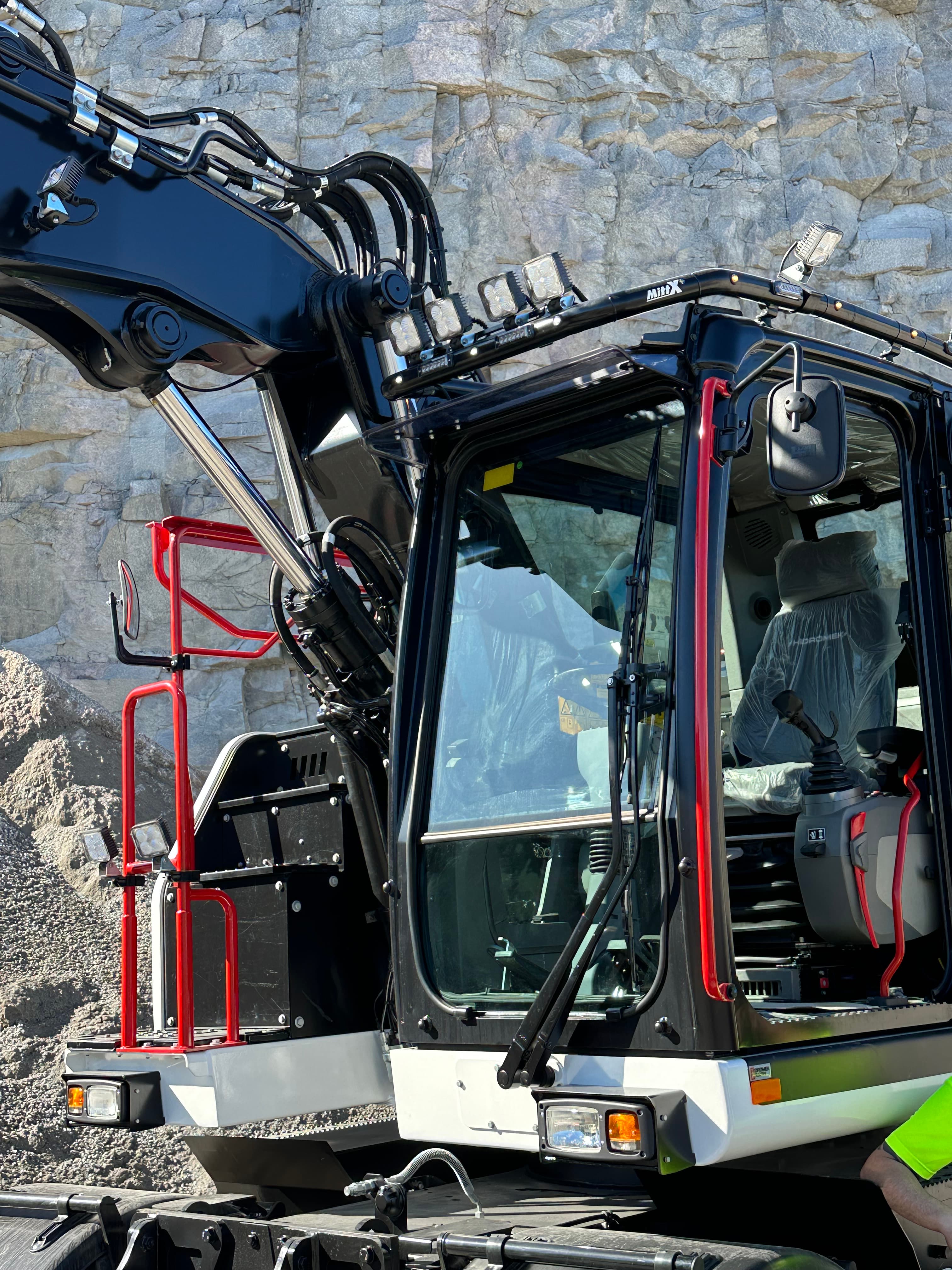 Hidromek, In the field 1