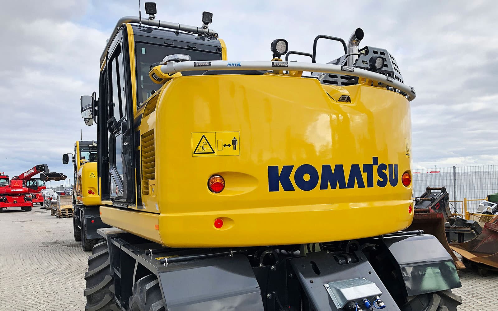 Komatsu, In the field 1